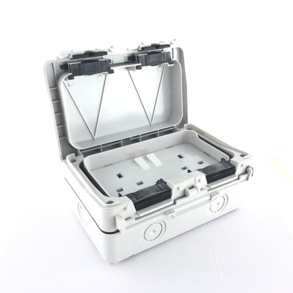 Tronic Twin Waterproof Socket 13Amps Tr Range