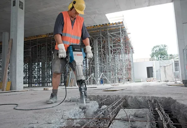 Bosch Demolition Hammer 2000W GSH 27 VC
